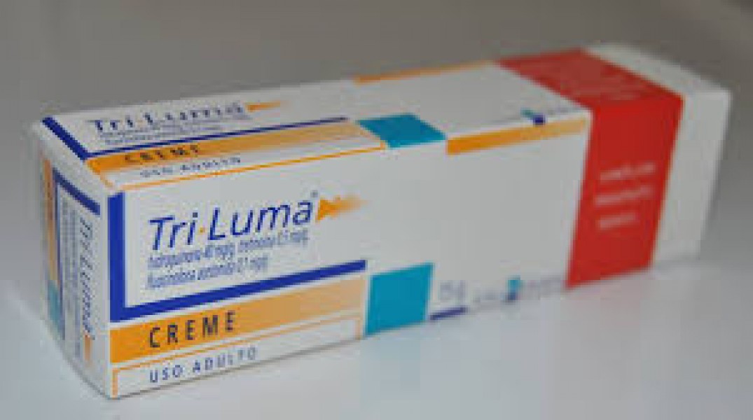 A box pack of Generic Hydroquinone (4%) + Tretinoin (0.05%) + Fluocinolone acetonide (0.01%) 15 gm Cream